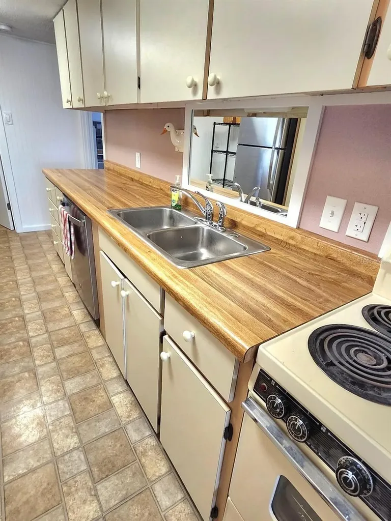 6522 Massachusetts Street Bradenton FL 34207