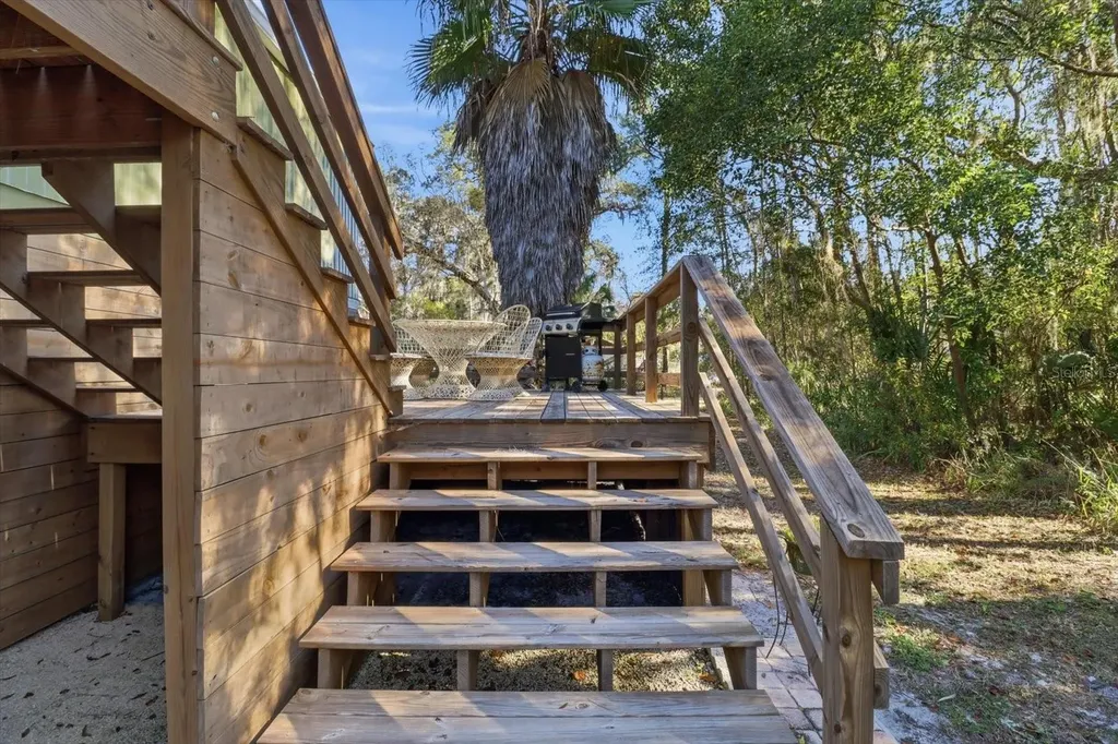 24 62nd Street Yankeetown FL 34498