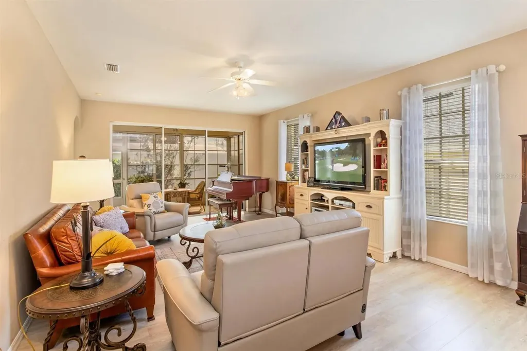 5552 King James Avenue Leesburg FL 34748