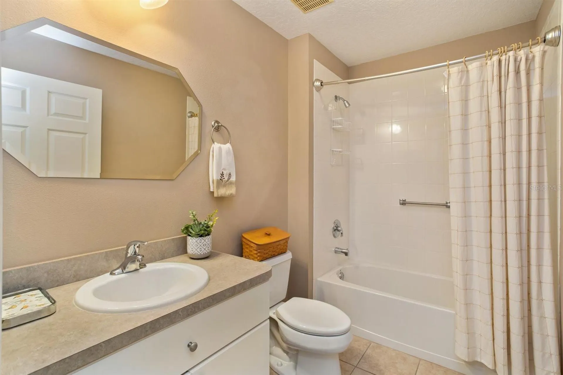 5552 King James Avenue Leesburg FL 34748