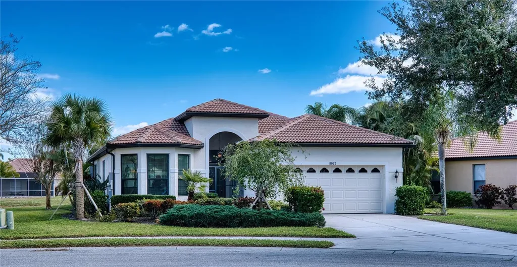 8025 Stirling Falls Circle Sarasota FL 34243