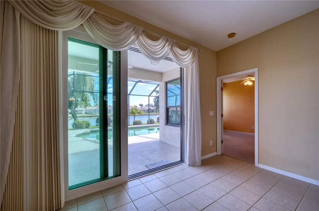 8025 Stirling Falls Circle Sarasota FL 34243