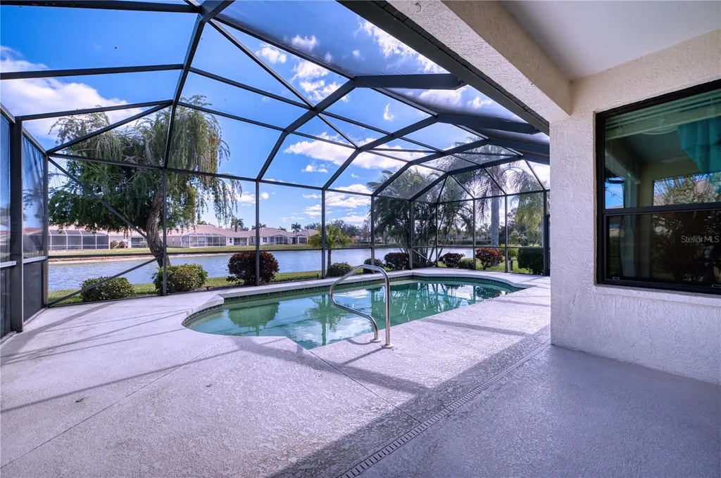 8025 Stirling Falls Circle Sarasota FL 34243