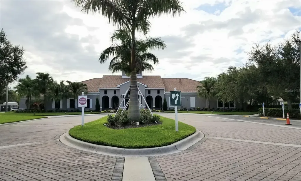 8025 Stirling Falls Circle Sarasota FL 34243
