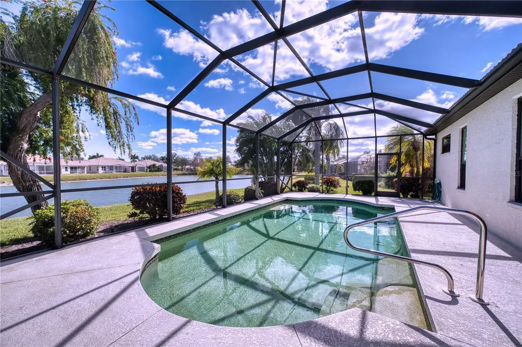 8025 Stirling Falls Circle Sarasota FL 34243