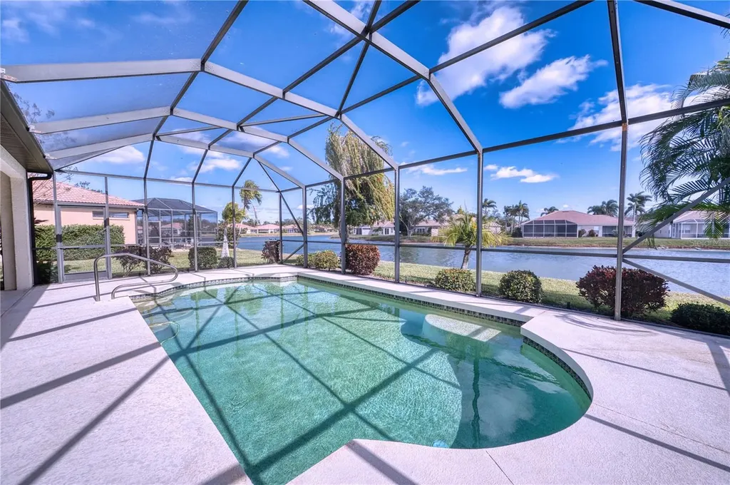 8025 Stirling Falls Circle Sarasota FL 34243