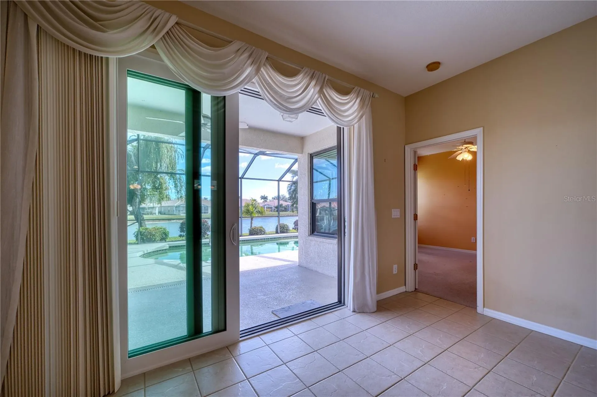 8025 Stirling Falls Circle Sarasota FL 34243