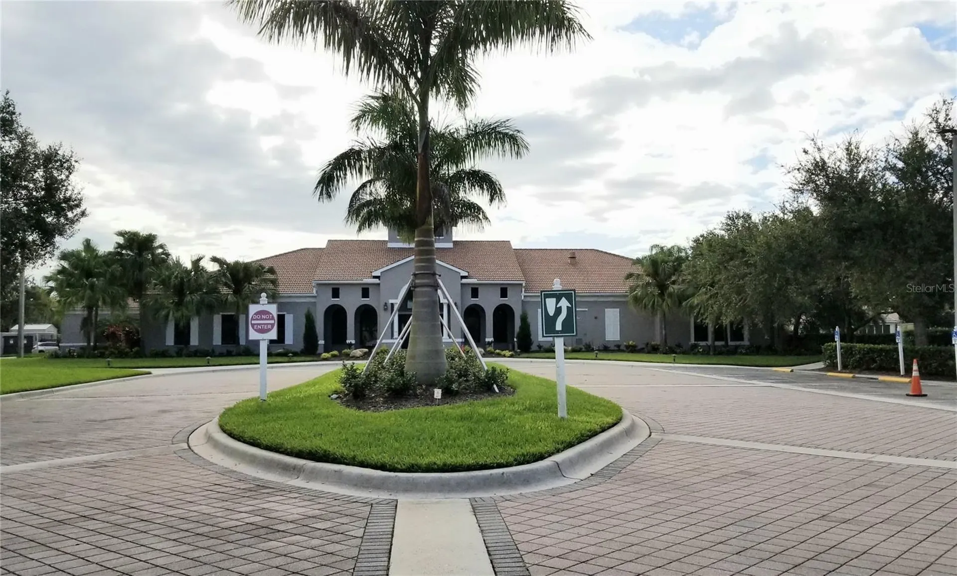 8025 Stirling Falls Circle Sarasota FL 34243