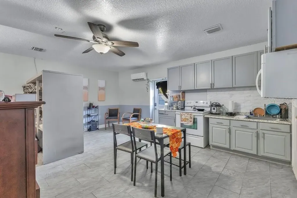 2426 Timothy Lane Kissimmee FL 34743