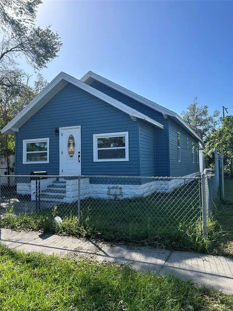 1218 13th Avenue S St Petersburg FL 33705