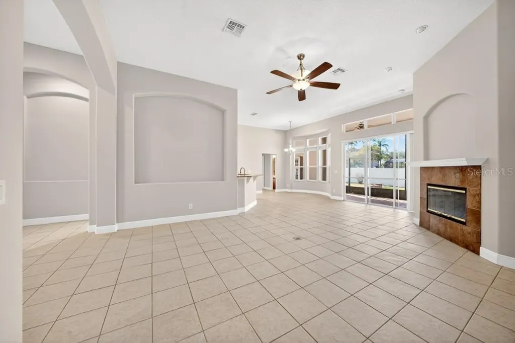 201 W Blue Water Edge Drive Eustis FL 32736