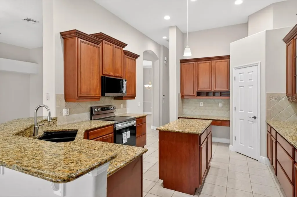 201 W Blue Water Edge Drive Eustis FL 32736