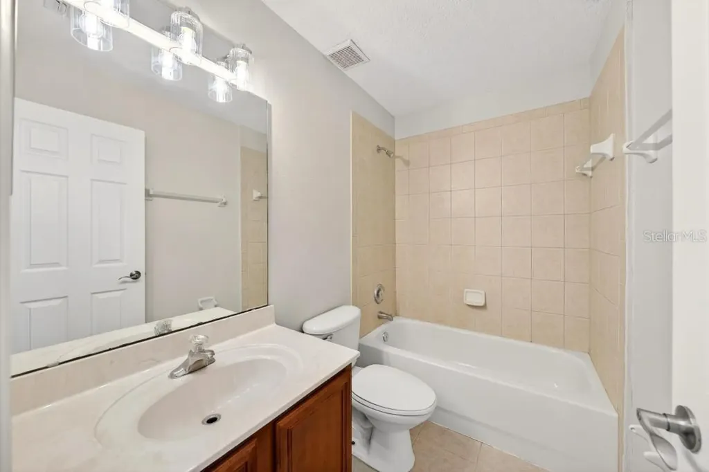 201 W Blue Water Edge Drive Eustis FL 32736
