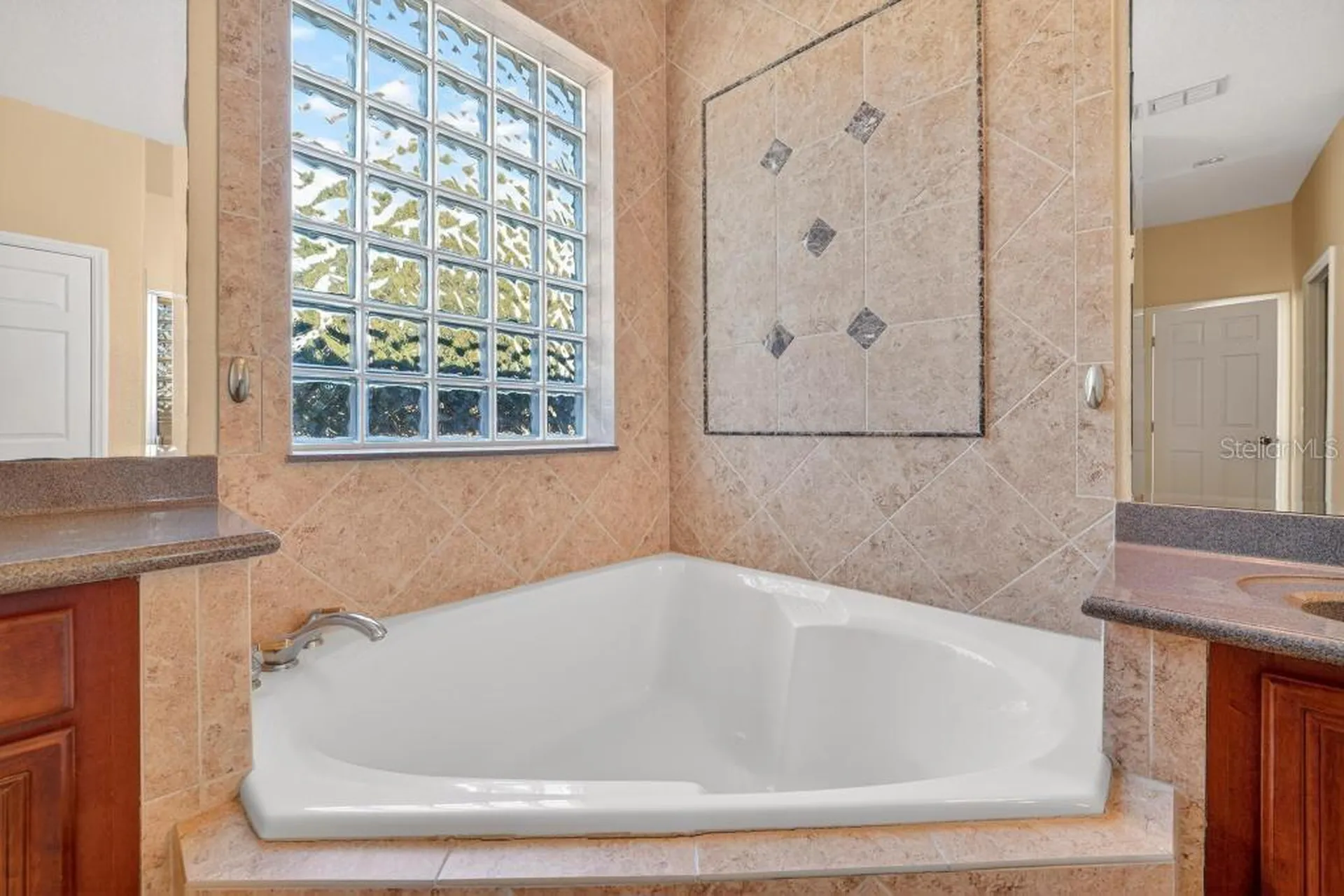 201 W Blue Water Edge Drive Eustis FL 32736