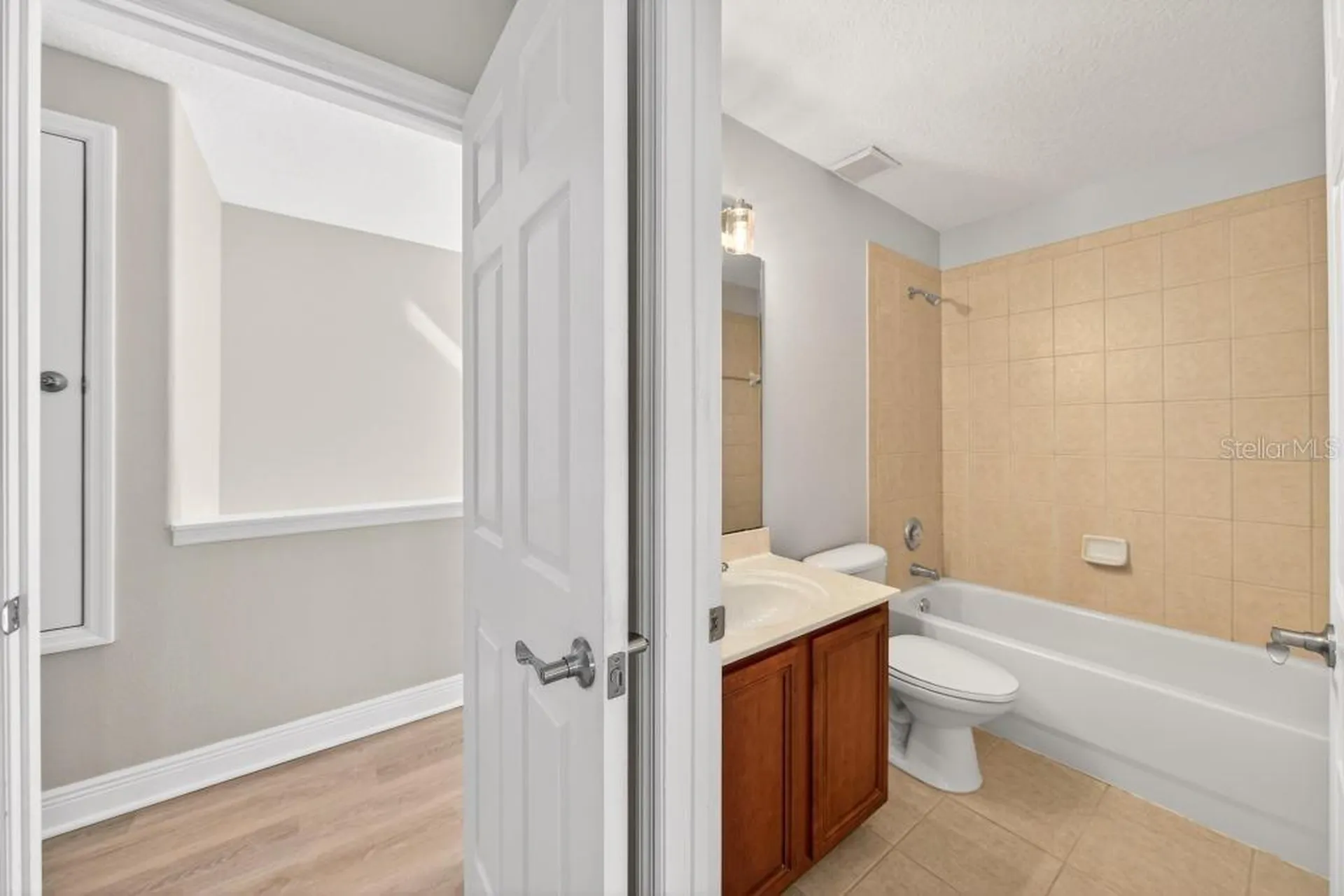 201 W Blue Water Edge Drive Eustis FL 32736
