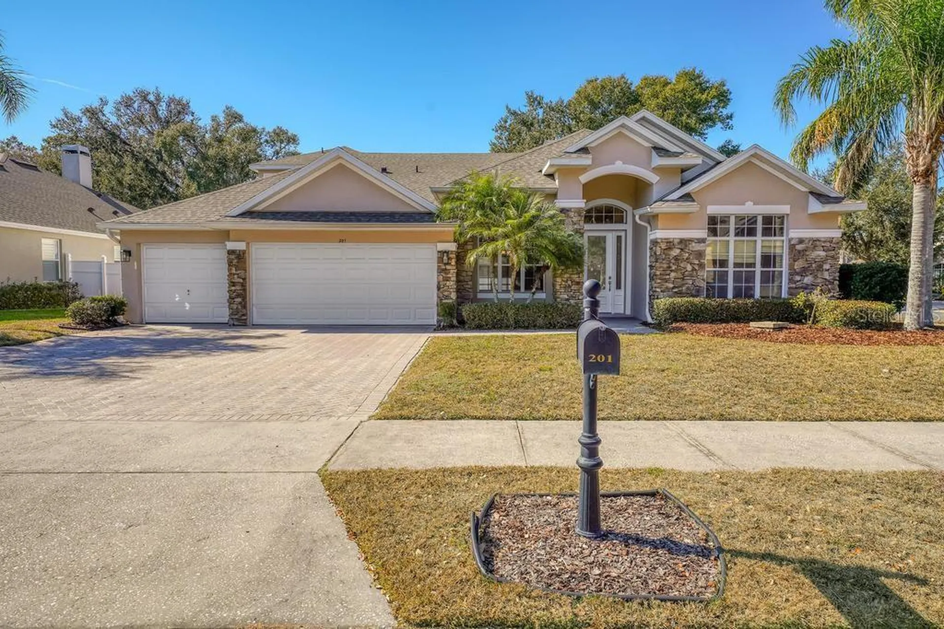 201 W Blue Water Edge Drive Eustis FL 32736
