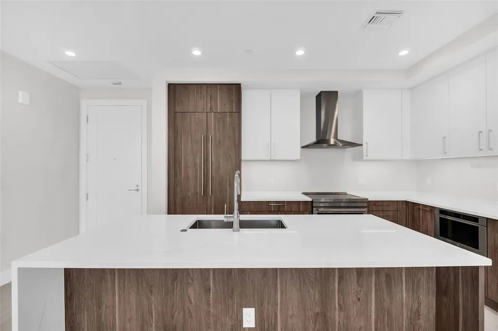 275 1st Avenue S St Petersburg FL 33701