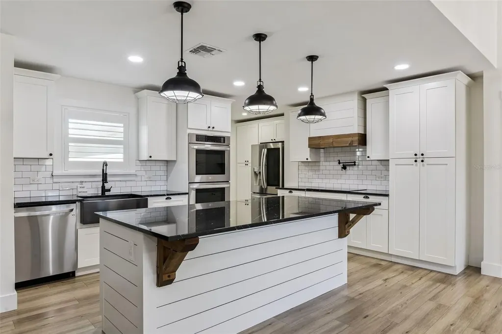 323 Mclain Lane Geneva FL 32732