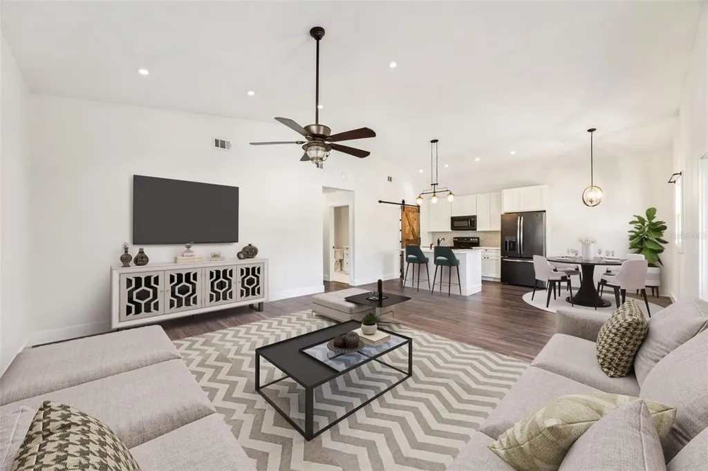 323 Mclain Lane Geneva FL 32732