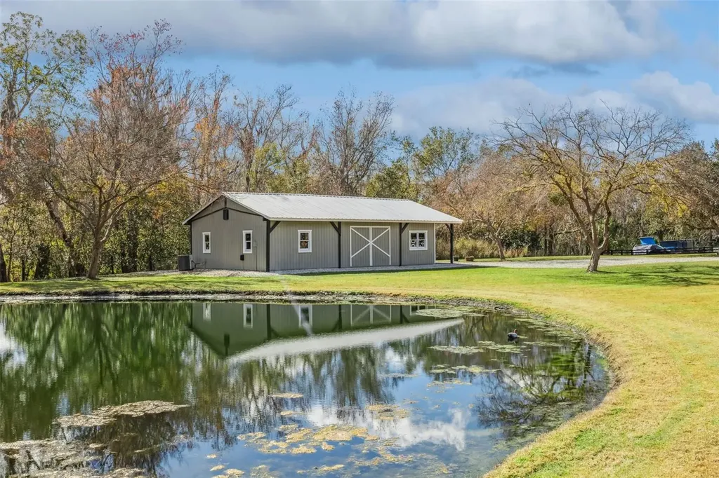 323 Mclain Lane Geneva FL 32732