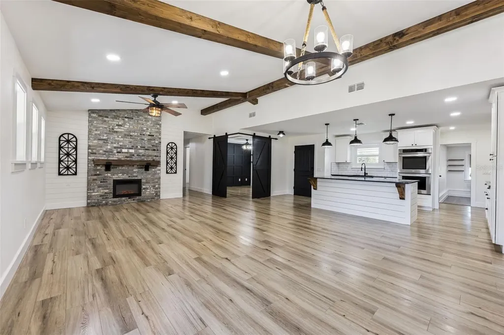 323 Mclain Lane Geneva FL 32732