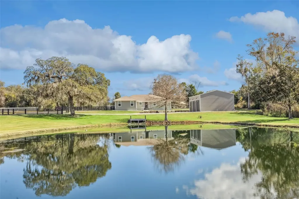 323 Mclain Lane Geneva FL 32732