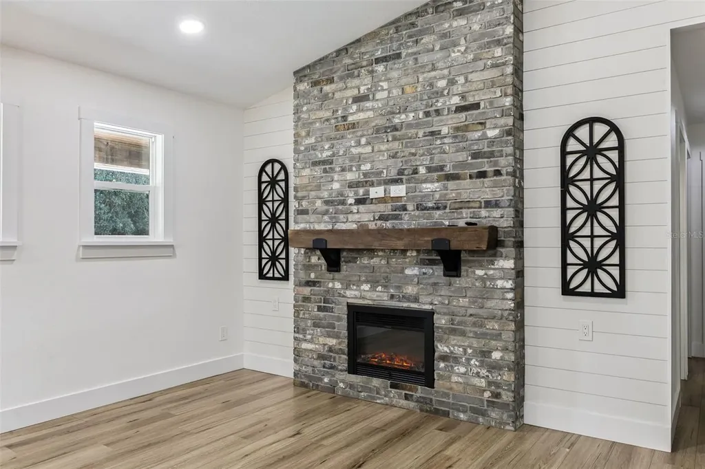323 Mclain Lane Geneva FL 32732