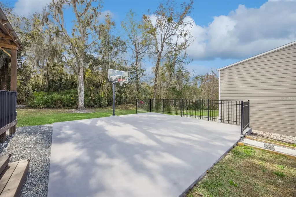 323 Mclain Lane Geneva FL 32732