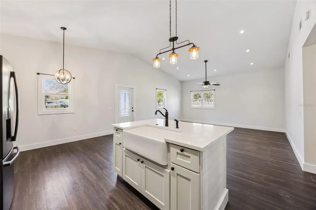 323 Mclain Lane Geneva FL 32732