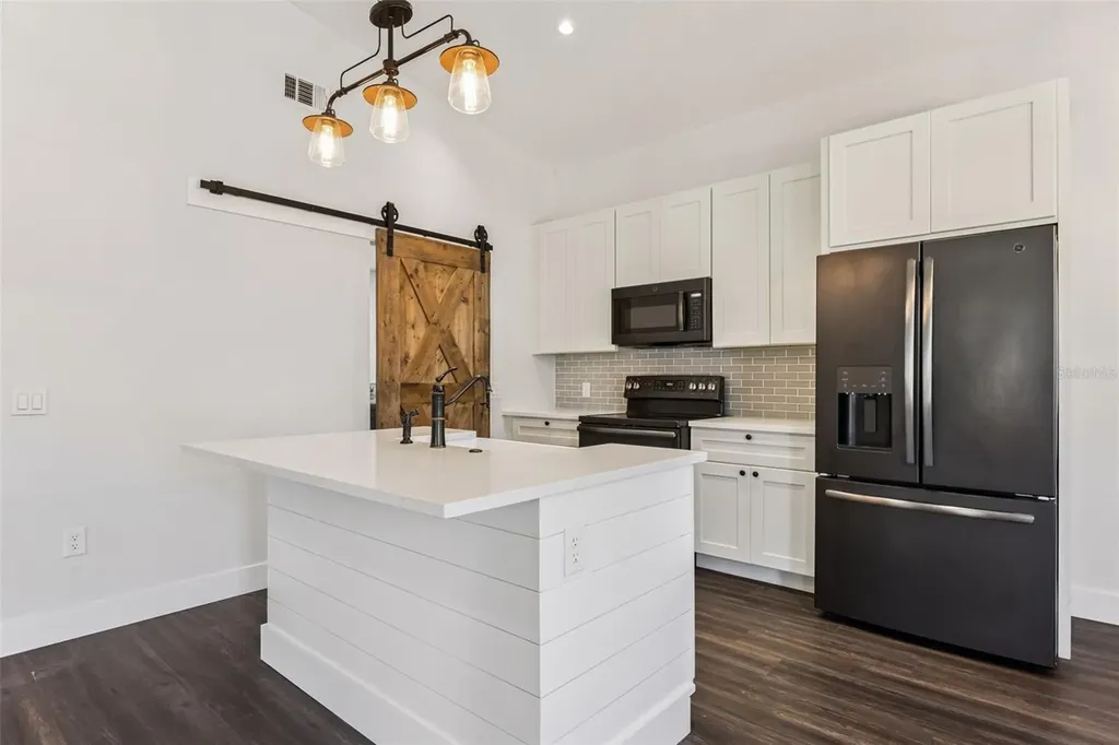 323 Mclain Lane Geneva FL 32732