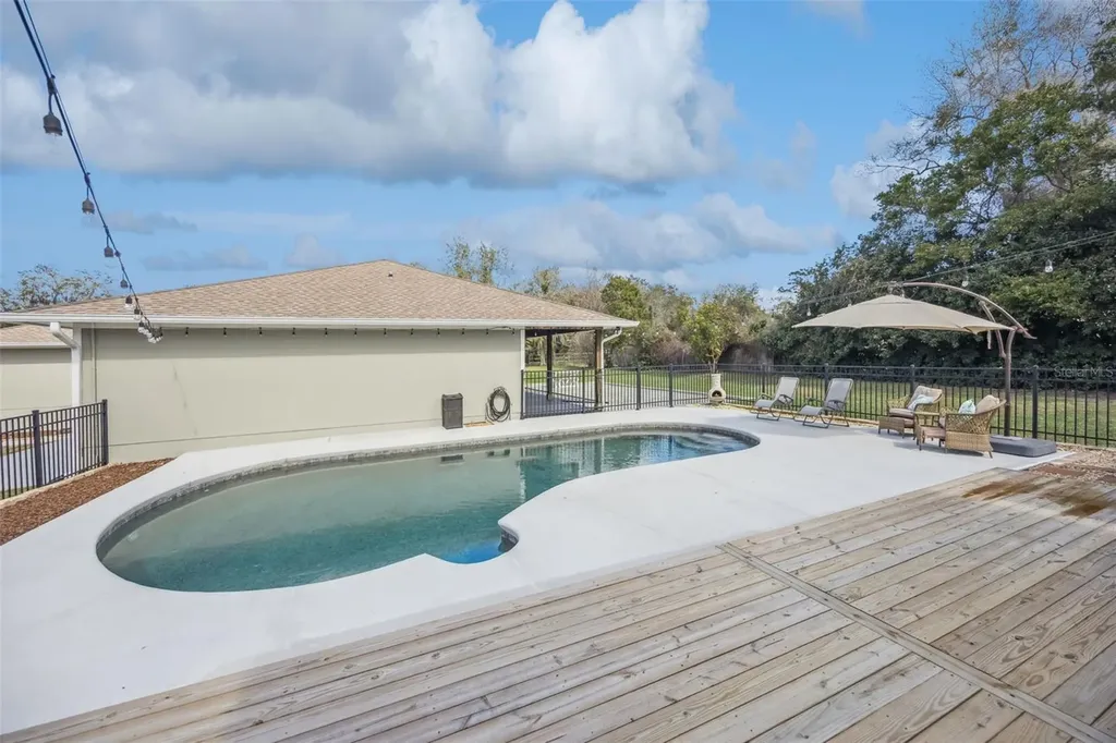323 Mclain Lane Geneva FL 32732