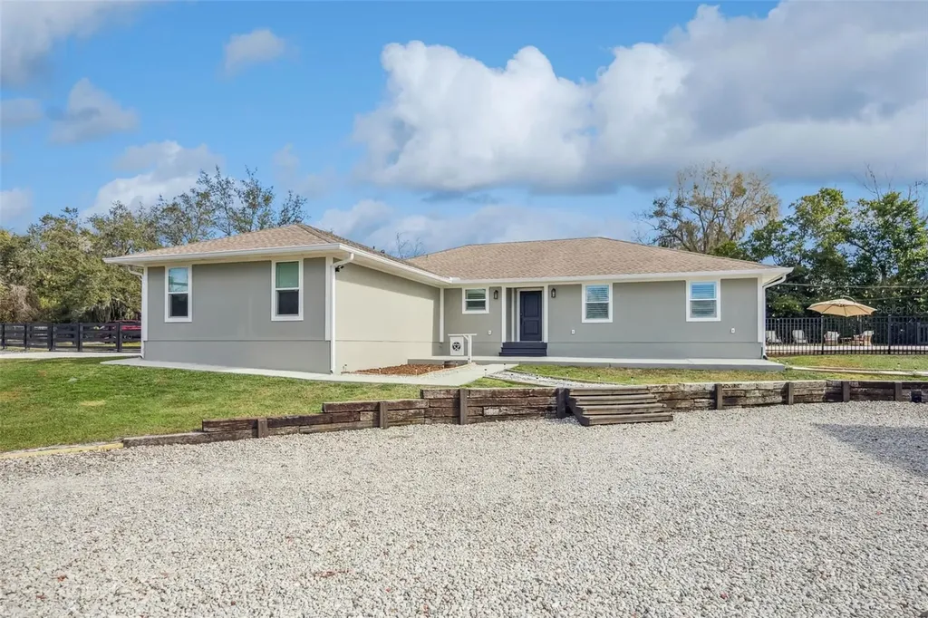 323 Mclain Lane Geneva FL 32732