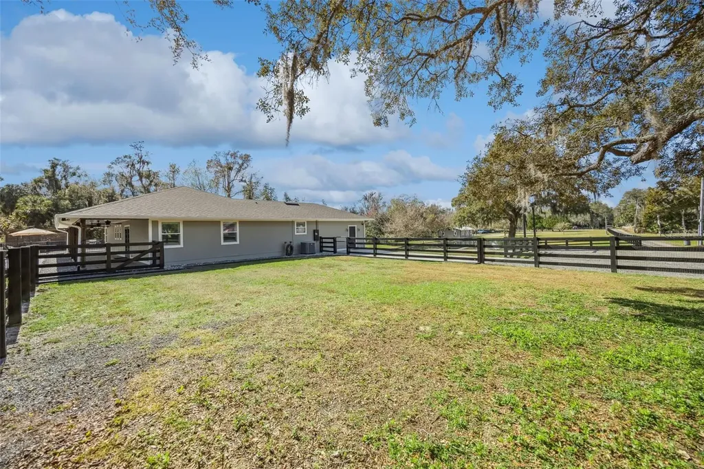 323 Mclain Lane Geneva FL 32732