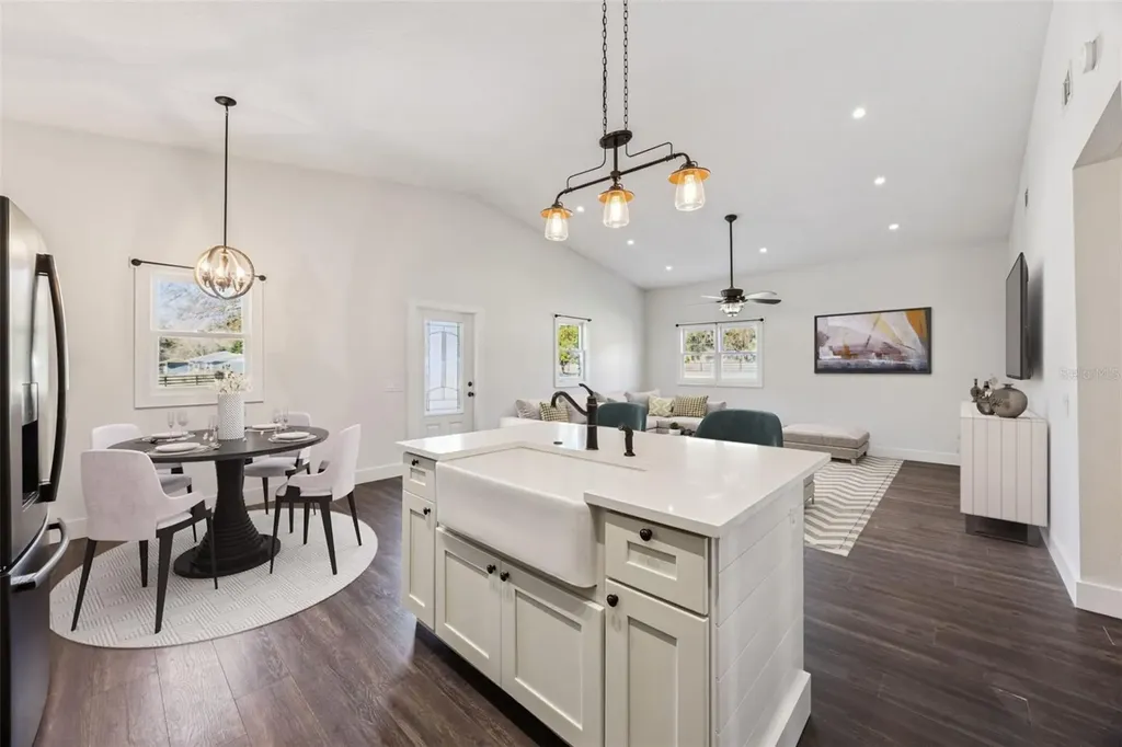 323 Mclain Lane Geneva FL 32732