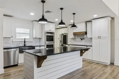 323 Mclain Lane Geneva FL 32732