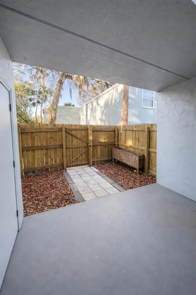 2814 Somerset Park Drive Tampa FL 33613