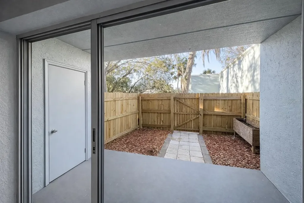 2814 Somerset Park Drive Tampa FL 33613