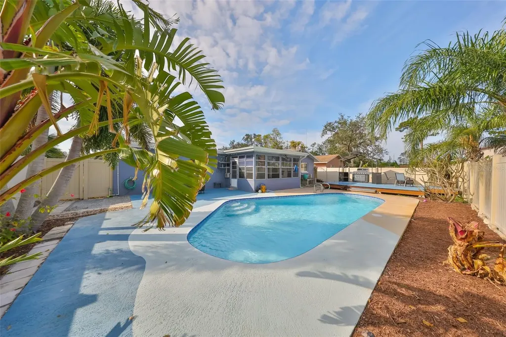 12341 79th Place Seminole FL 33772