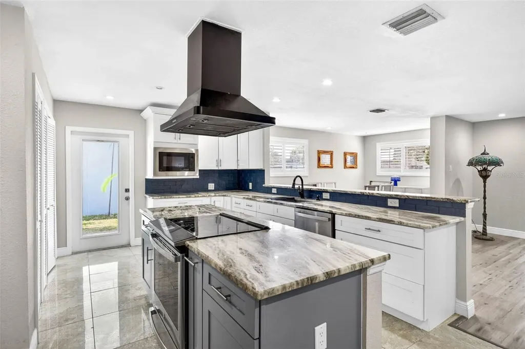 8718 Tahiti Lane Tampa FL 33615