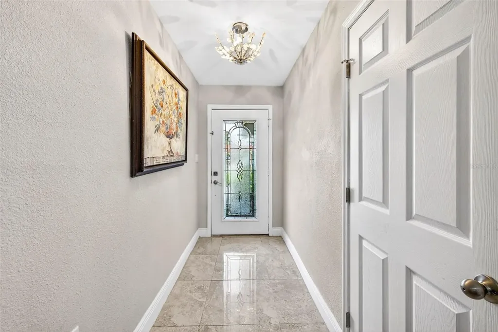8718 Tahiti Lane Tampa FL 33615