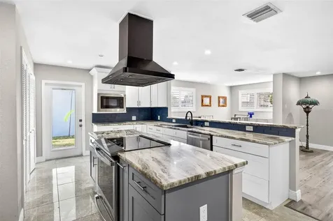 8718 Tahiti Lane Tampa FL 33615
