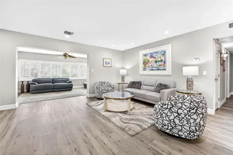 8718 Tahiti Lane Tampa FL 33615