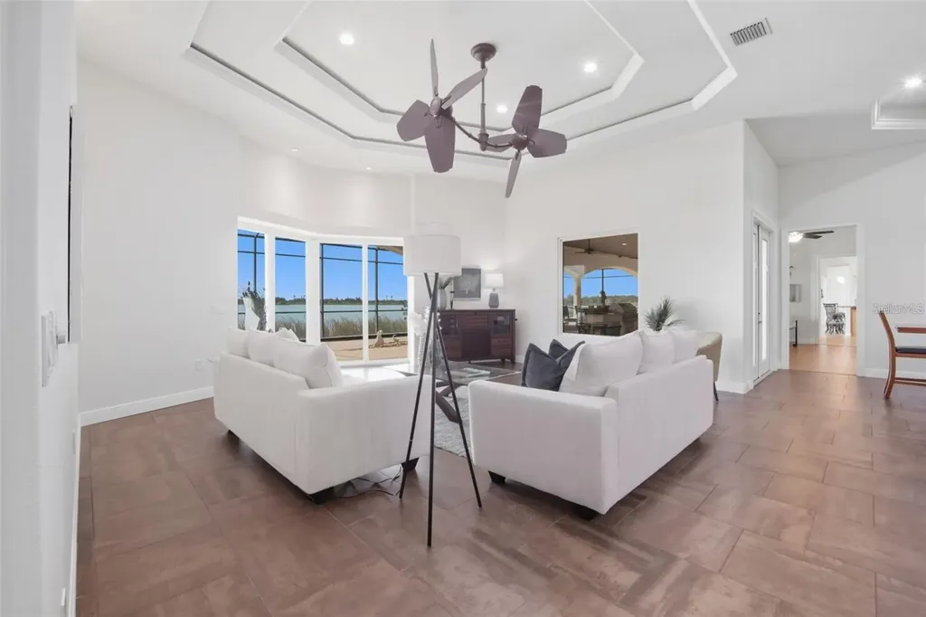 3215 Gulf City Road Ruskin FL 33570