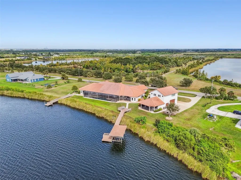 3215 Gulf City Road Ruskin FL 33570