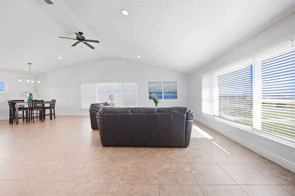 3215 Gulf City Road Ruskin FL 33570