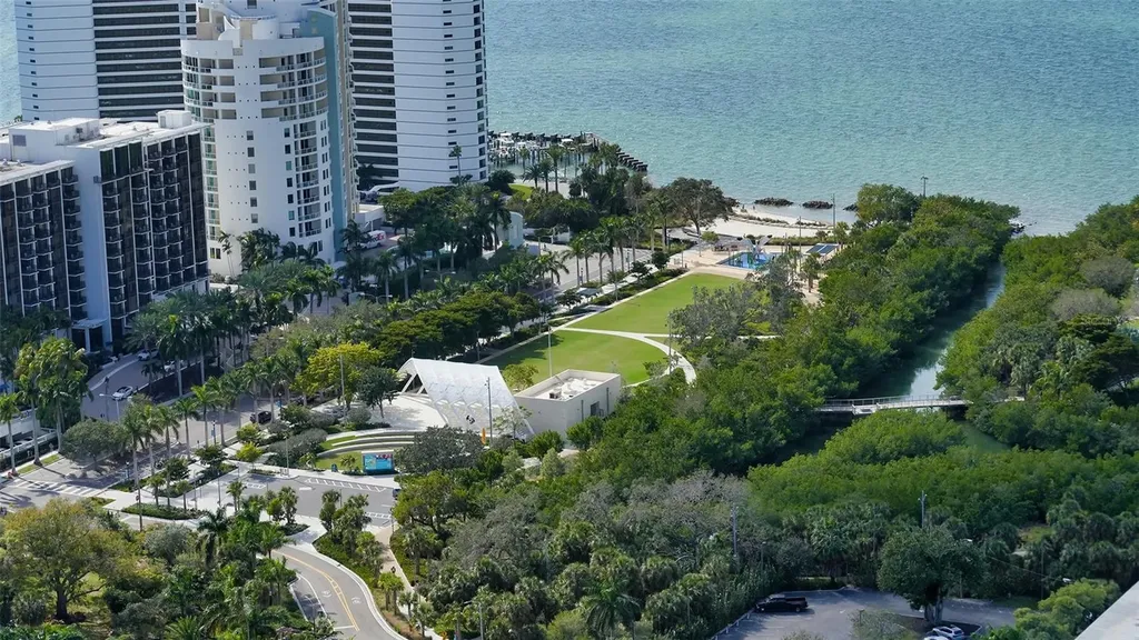 1064 N Tamiami Trail Sarasota FL 34236