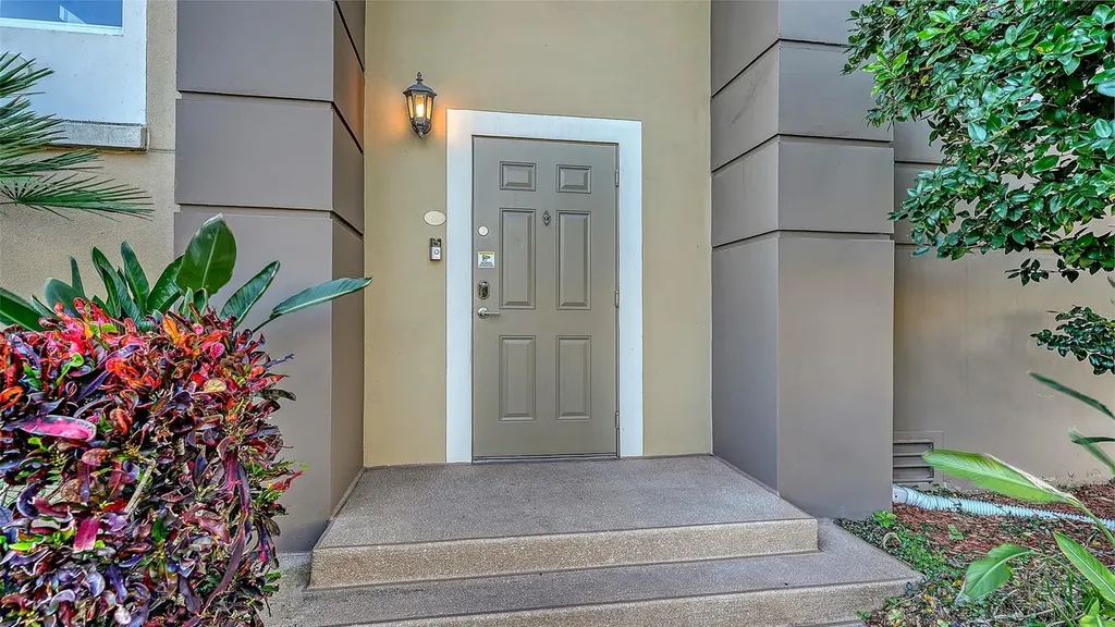 1064 N Tamiami Trail Sarasota FL 34236