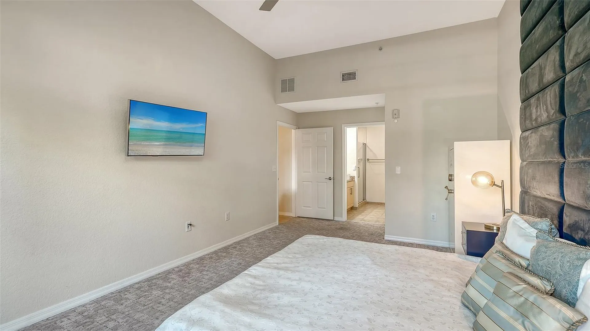 1064 N Tamiami Trail Sarasota FL 34236