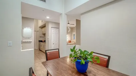 1064 N Tamiami Trail Sarasota FL 34236