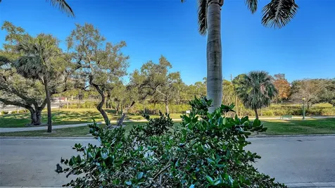 1064 N Tamiami Trail Sarasota FL 34236